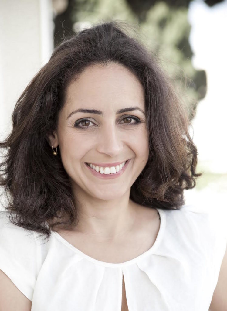 קרן ליטנייועצת, בלוגרית והמייסדת של Socialize! Social Business Israel, קהילה עצמאית שפועלת במטרה לסייע ליזמים חברתיים ויזמים חברתיים טכנולוגיים להצליח בעולם העסקי