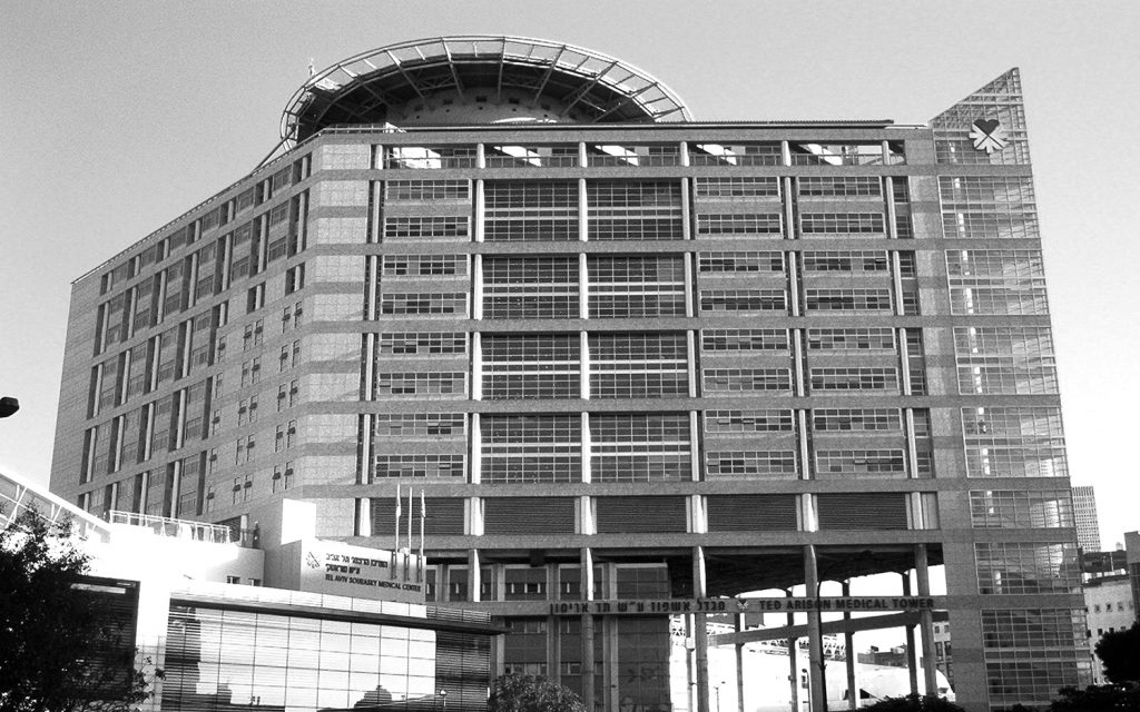 בניין ביה״ח איכילוב