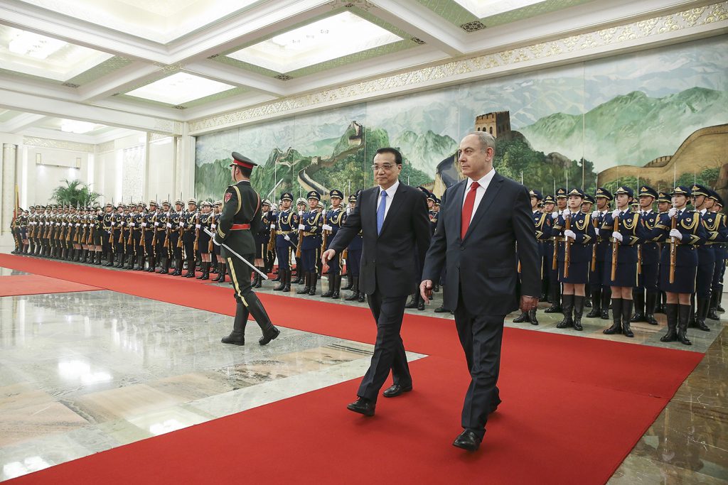 בזמן שהפוליטיקאים שלנו נסעו לעשות עסקים עם סין, גורם בכיר בסין סיפר לאפוק טיימס על תוכנית "הלוחמה הכלכלית" החדשה של בייג'ינג | תמונה: Lintao Zhang/Getty Images