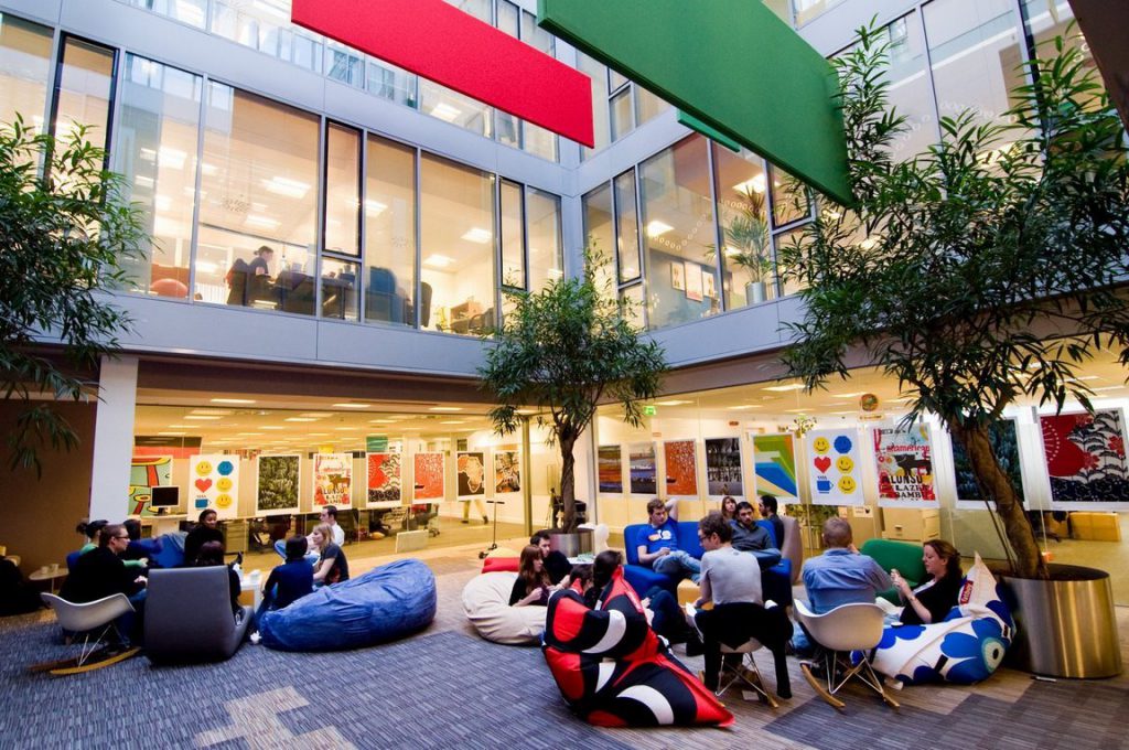 סביבת עבודה כמו זו יכולה להשרות אווירה נעימה וקלילה, אבל אינה הגורם המבדיל צוותים טובים מצוותים פחות טובים | תמונה: Google 