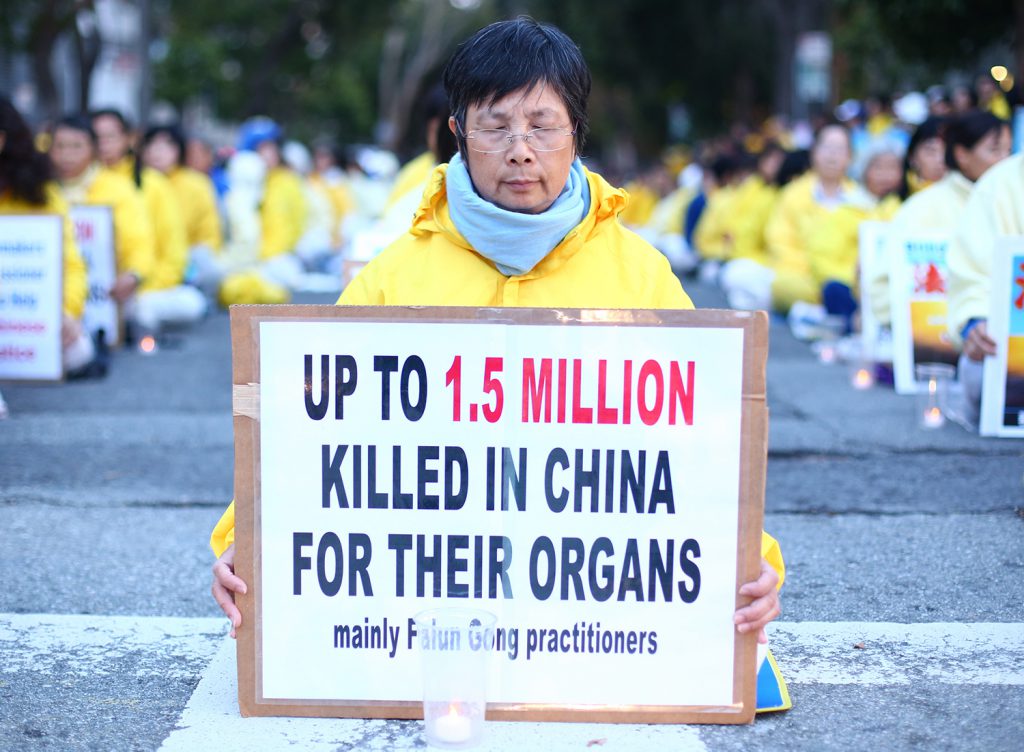 Over 1,500 Falun Gong practitioners from over 30 countries hold a candlelight vigil in front of the Chinese Consulate in San Francisco on Oct. 22, 2016, for those who have died during the persecution in China and demanding that Jiang Zemin be brought to justice. (Benjamin Chasteen/Epoch Times)
