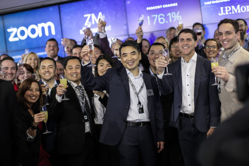 מייסד ומנכ"ל זום, אריק יואן, חוגג את הנפקת החברה בנאסד"ק, אפריל 2019. צילום: Kena Betancur/Getty Images