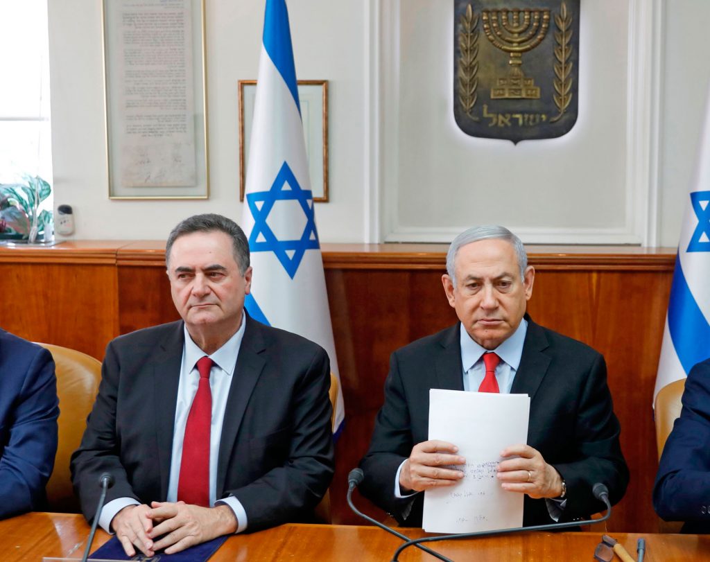 אופציות הפעולה של ממשלת האחדות מוגבלות | [Ronen Zvulun/POOL/AFP via Getty Images]