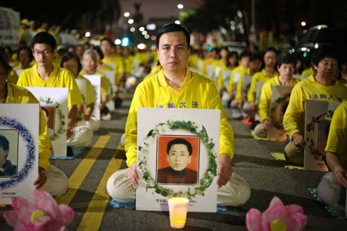 עצרת נרות לזכר קורבנות רצח העם המתרחש בסין כנגד הפאלון גונג | Benjamin Chasteen/Epoch Times