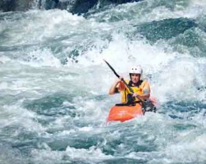 ד"ר מרי ניל בשיט קייקים בצ'ילה | צילום: באדיבות ד״ר מרי ניל