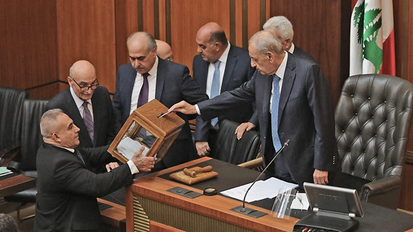 הצבעה בפרלמנט הלבנוני, שלא מצליח לבחור נשיא מאז אוקטובר 2022 | Ibrahim Amro/AFP via Getty Images