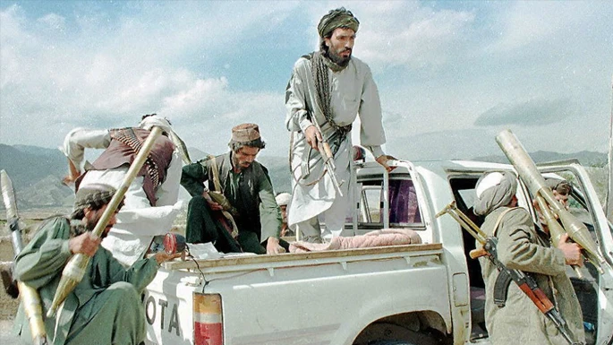 לוחמי ארגון הטרור טליבאן באפגניסטן, 1996 | צילום: TERENCE WHITE/AFP via Getty Images 