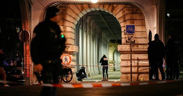זירת הפיגוע בפריז | צילום:  DIMITAR DILKOFF/AFP via Getty Images