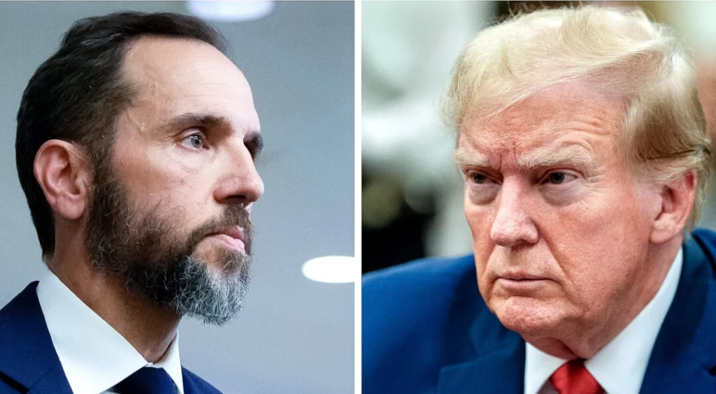 נשיא ארה"ב לשעבר דונלד טראמפ והיועץ המיוחד בתיק המסמכים המסווגים, ג'ק סמית' | צילום: Drew Angerer, David Dee Delgado/Getty Images