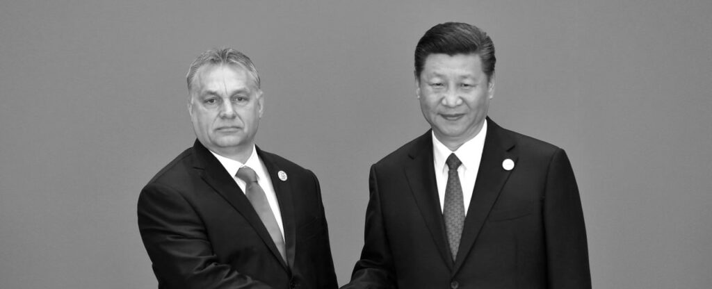 נשיא סין שי ג'ין-פינג וראש ממשלת הונגריה ויקטור אורבן במהלך טקס קבלת הפנים בפורום החגורה והדרך, בייג'ינג, 15 במאי 2017 | צילום:  Kenzaburo Fukuhara-Pool/Getty Images