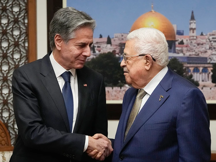 מזכיר המדינה האמריקני אנתוני בלינקן נפגש ברמאללה עם מחמוד עבאס, ינואר 2024 | צילום: MARK SCHIEFELBEIN/POOL/AFP via Getty Images