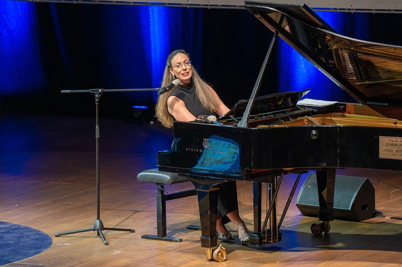 הפסנתרנית הבין-לאומית ד"ר אורית וולף