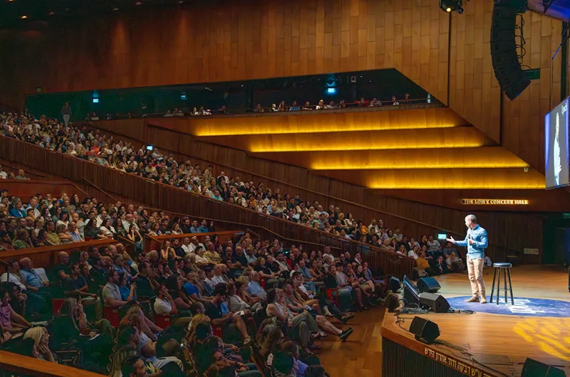 איש התקשורת עמית סגל