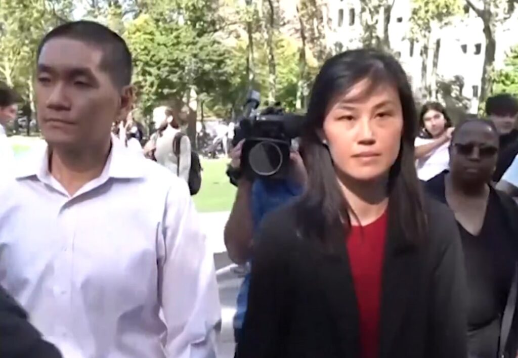 לינדה סאן, סגנית ראש הסגל לשעבר של מושלת ניו יורק ובעלה כריס הו