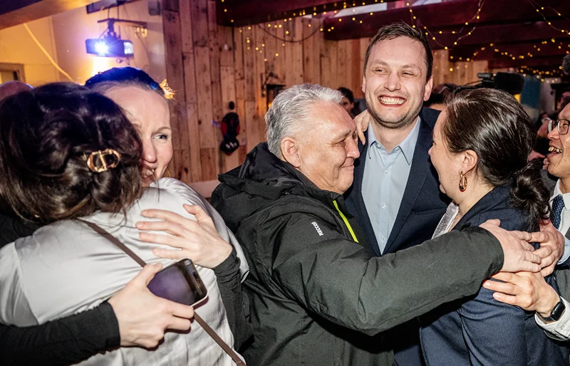 ינס-פרדריק נילסן, מנהיג הדמוקרטים, חוגג את התוצאות, 11 במרץ 2025 | צילום: MADS CLAUS RASMUSSEN/Ritzau Scanpix/AFP via Getty Images