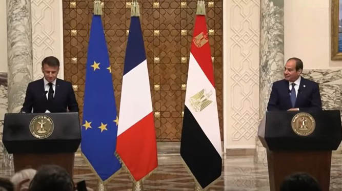 א-סיסי ומקרון במהלך מסיבת העיתונאים