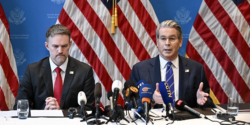 שר האוצר האמריקני סקוט בסנט, ונציג הסחר של ארה"ב, ג’יימיסון גריר