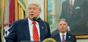 נשיא ארה"ב דונלד טראמפ והשליח למזרח התיכון סטיב ויטקוף, 6 במאי 2025