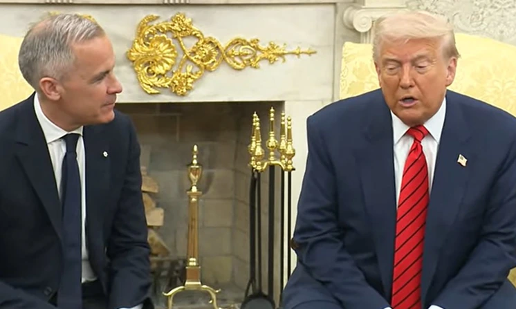 נשיא ארה"ב, דונלד טראמפ, בפגישתו עם ראש ממשלת קנדה, מארק קרני, בבית הלבן, 6 במאי 2025