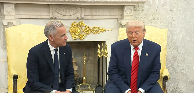 נשיא ארה"ב, דונלד טראמפ, בפגישתו עם ראש ממשלת קנדה, מארק קרני, בבית הלבן, 6 במאי 2025