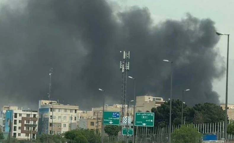 עשן בעקבות השריפה בטהראן, 4 במאי 2025