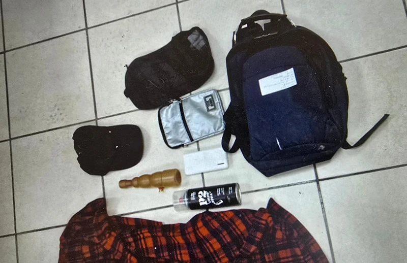 תיעוד של הפריטים שנמצאו אצל החשוד