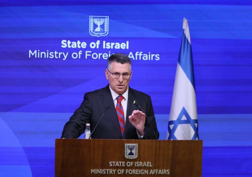 שר החוץ, גדעון סער, במסיבת העיתונאים היום