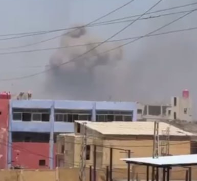 עשן עולה בעקבות תקיפות צה״ל בסווידא היום