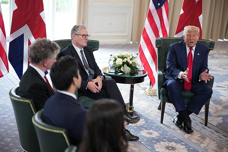 נשיא ארה"ב, דונלד טראמפ, וראש ממשלת בריטניה, קיר סטארמר, במסיבת עיתונאים משותפת שקיימו היום