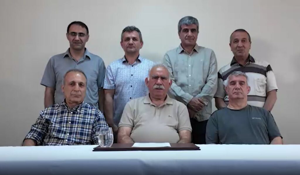 אוצ'לאן במהלך ההצהרה המוקלטת