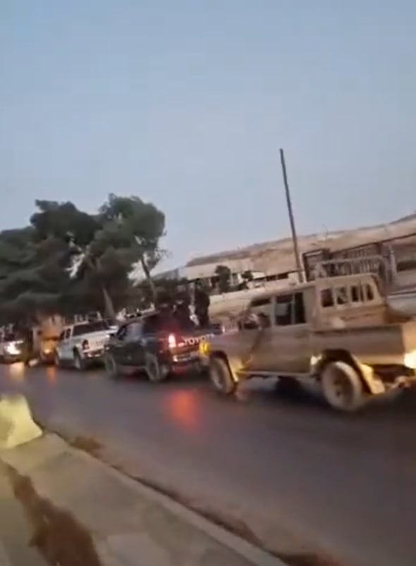 תיעוד תנועת כלי רכב שנטען כי משויכים ל-SDF במרכז א-רקה