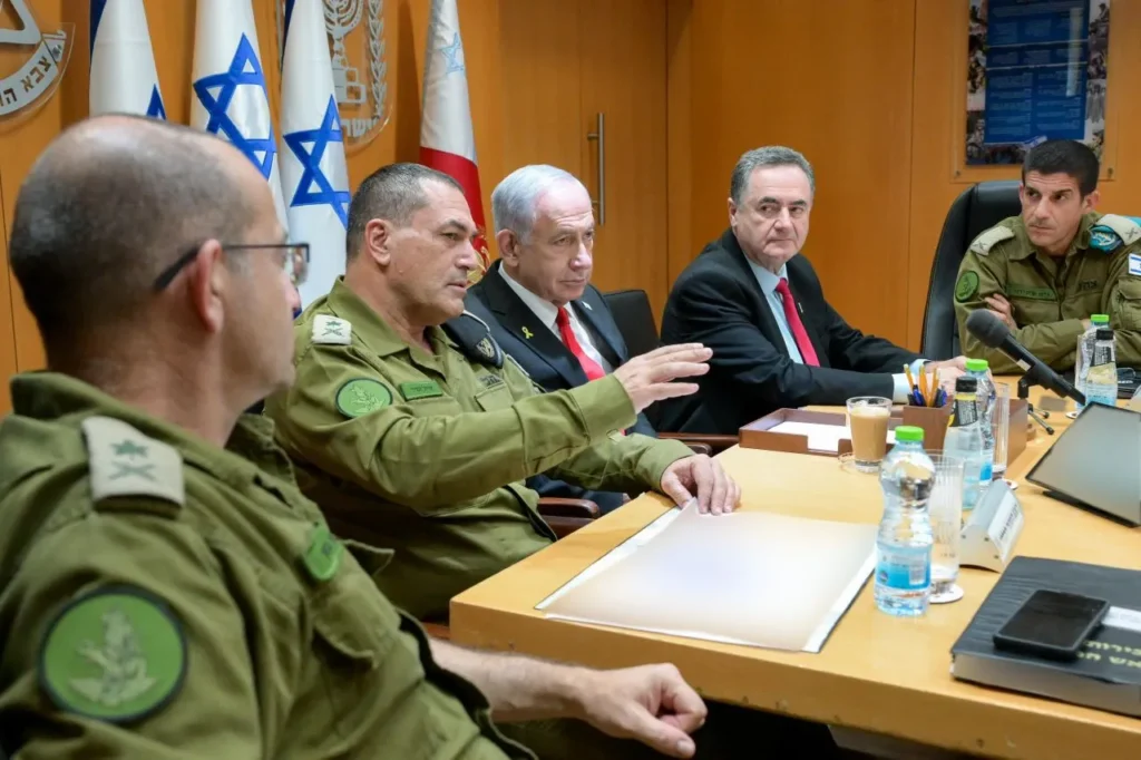 ראש הממשלה בנימין נתניהו, שר הביטחון ישראל כ״ץ והרמטכ״ל אייל זמיר