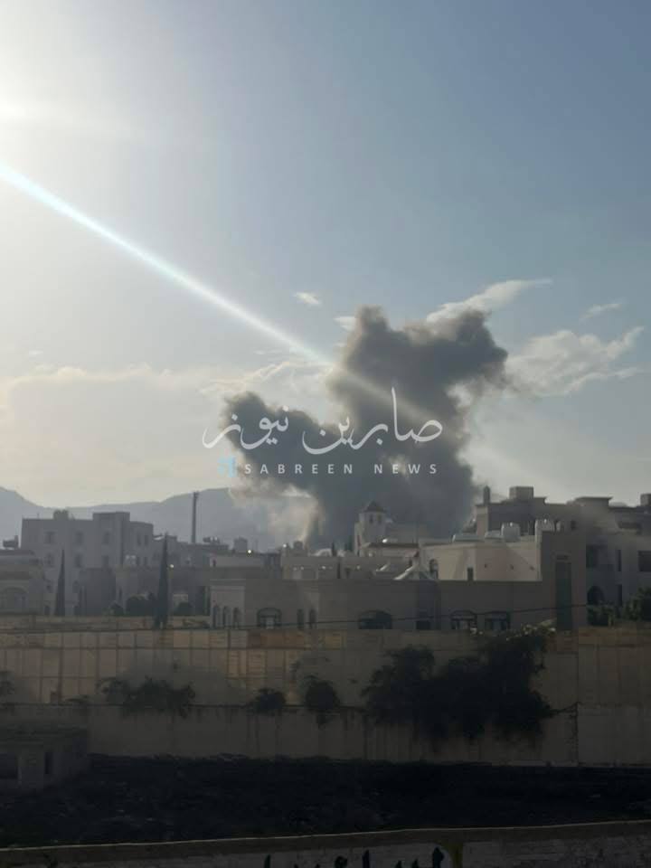 תמונה שפורסמה בערוץ הטלגרם "סאברין ניוז" המזוהה גם הוא עם הציר השיעי ולטענתו מתעדת את התקיפות בצנעא