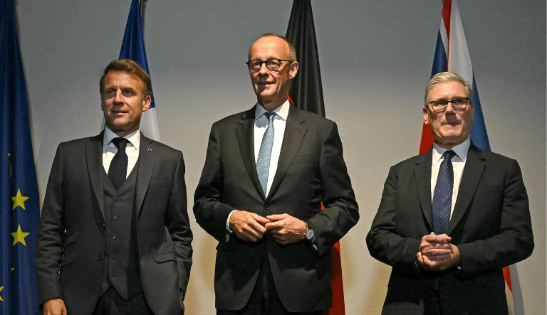 ראש ממשלת בריטניה, קיר סטארמר, קנצלר גרמניה, פרידריך מרץ, ונשיא צרפת, עמנואל מקרון, 24 ביוני 2025