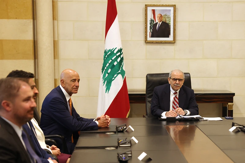 ראש ממשלת לבנון, נוואף סלאם, נפגש בביירות עם שליח ארה"ב, תומאס ברק, 7 ביולי 2025