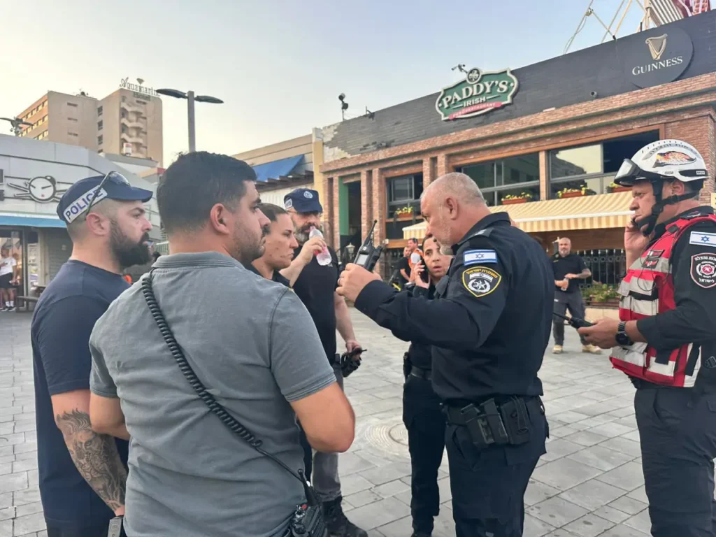 כוחות הצלה בזירת הנפילה