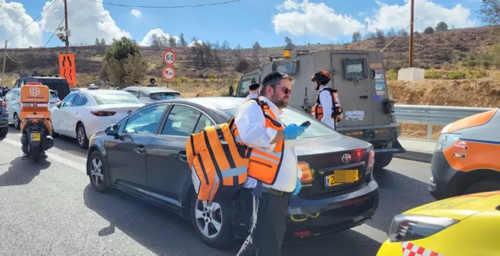 כוחות ההצלה בזירת הפיגוע בגוש עציון