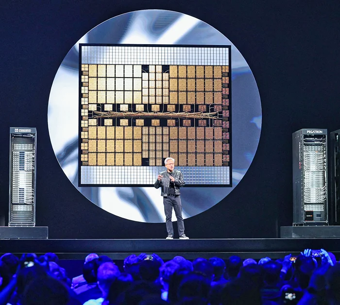 ג'נסן הואנג, מנכ"ל ומייסד שותף ב-Nvidia מרצה בטייוואן, מאי 2025