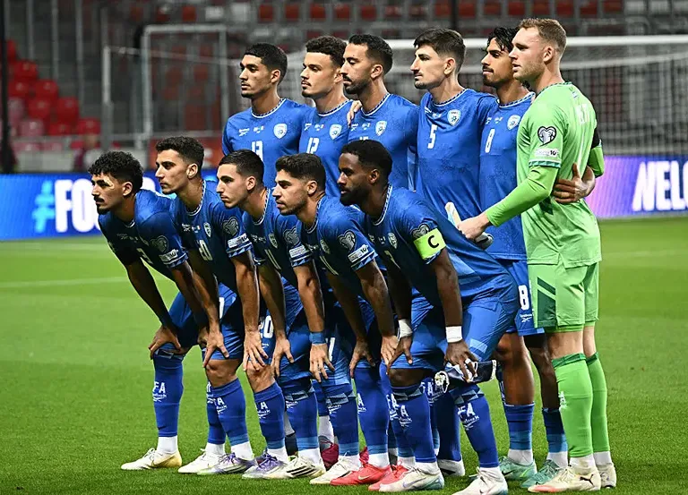 נבחרת ישראל במשחקה מול נבחרת איטליה במוקדמות המונדיאל 2026, 8 בספטמבר 2025 | צילום: ATTILA KISBENEDEK/AFP via Getty Images