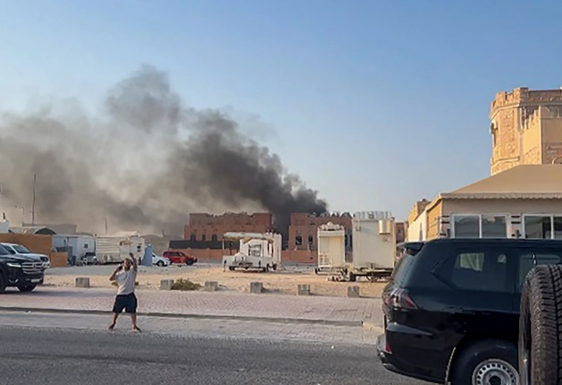 עשן מיתמר מעל האזור שצה''ל תקף בדוחא, 9 בספטמבר 2025