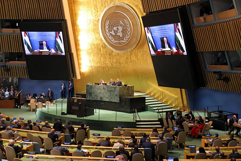 וידאו של עבאס נואם המוקרן בעצרת הכללית של האו''ם, 22 בספטמבר 2025