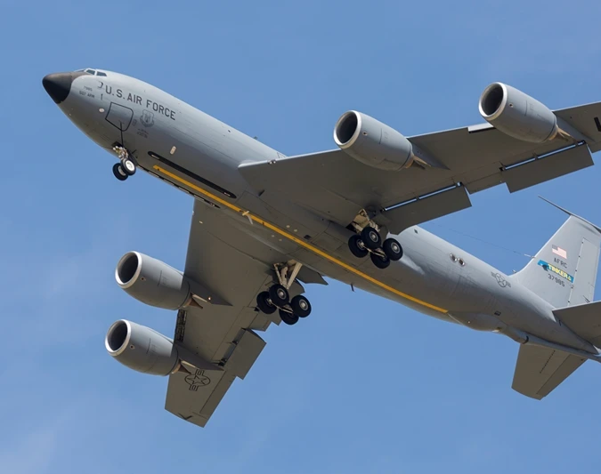 מטוס תדלוק אווירי אמריקני מדגם KC-135 Stratotanker