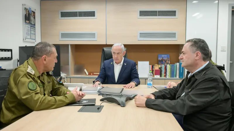 ראש הממשלה, בנימין נתניהו, יחד עם שר הביטחון, ישראל כ"ץ, והרמטכ"ל, אייל זמיר