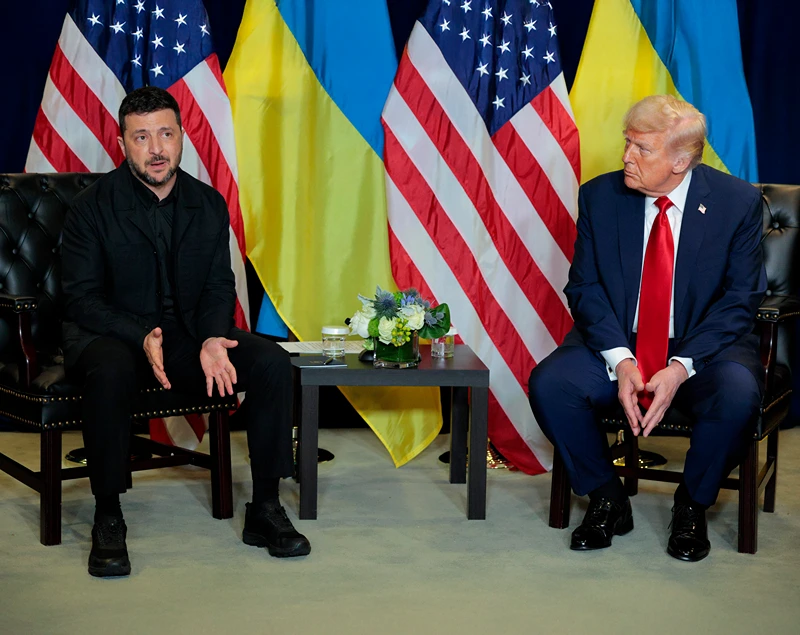 נשיא ארה״ב, דונלד טראמפ, ונשיא אוקראינה, וולודימיר זלנסקי, בעת ביקורו של זלנסקי במטה האו״ם, 23 בספטמבר 2025