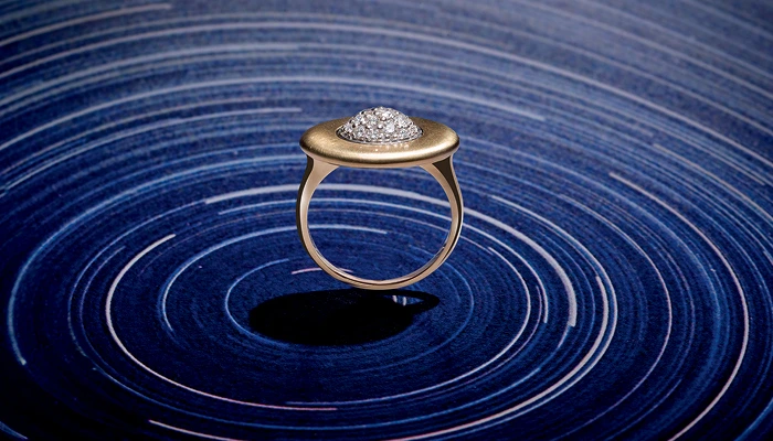 טבעת 'METEOROS' בזהב צהוב 18 קראט ויהלומים