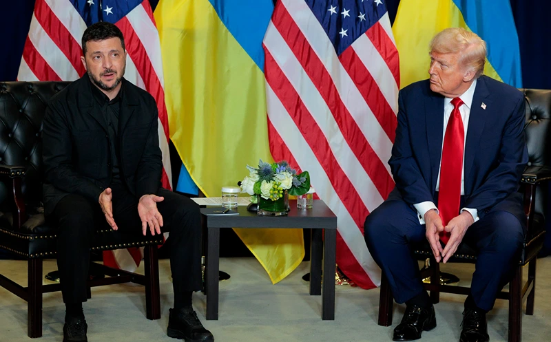נשיא ארה״ב, דונלד טראמפ, ונשיא אוקראינה, וולודימיר זלנסקי, בעת ביקורו של זלנסקי במטה האו״ם, 23 בספטמבר 2025
