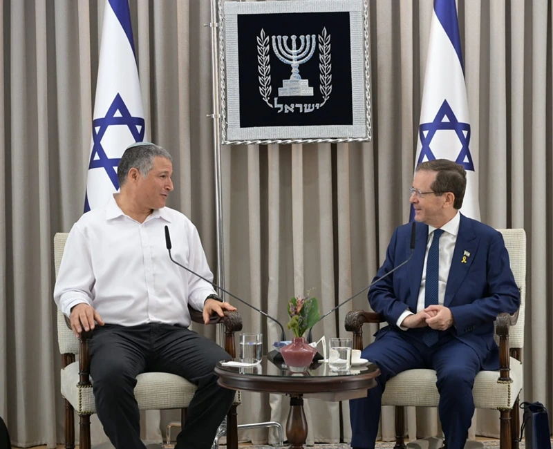 נשיא המדינה, יצחק הרצוג, וראש השב"כ הנכנס, דוד זיני