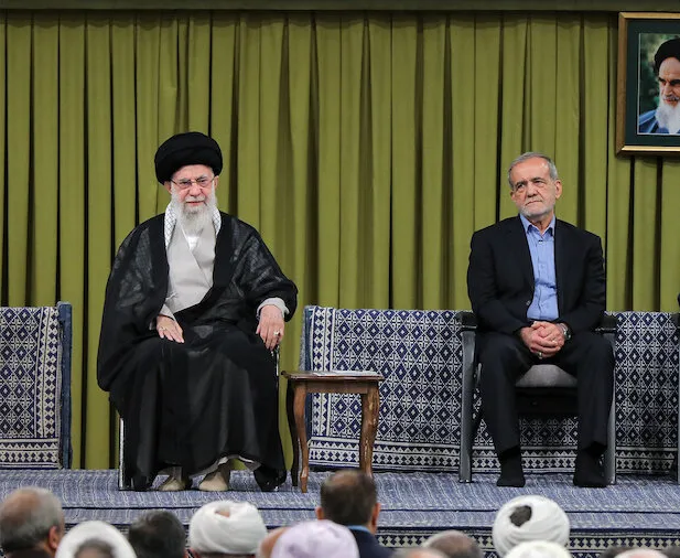 המנהיג העליון של איראן, עלי ח'מינאי ונשיא איראן, מסעוד פזשכיאן, 21 בסבפטמבר 2021