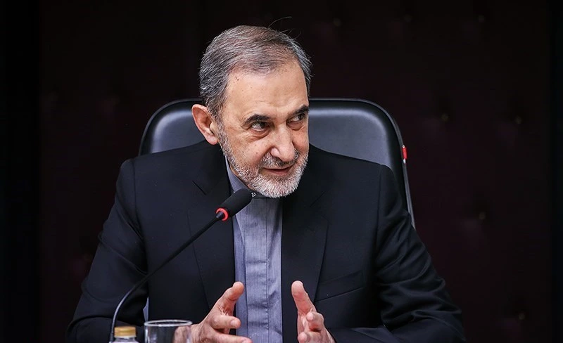 יועצו הבכיר למדיניות חוץ של ח'מינאי, עלי אכבר ולייאתי