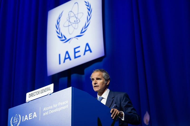 ראש סבא"א, רפאל גרוסי, נואם במהלך הוועידה הכללית השנתית ה-69 של סבא"א, אוסטריה, 15 בספטמבר 2025